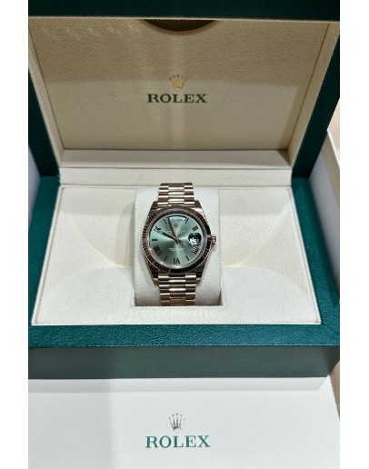 Rolex Day-Date 40 mm Olive Green 228235 60th Anniversary President Rose Gold FULL SET